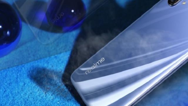 <b>Cel mai mare scor AnTuTu din istorie a fost atins cu un telefon Oppo Realme RMX2071; Iată ce ştim despre el</b>În ultima săptămână am văzut o nouă externalizare de brand, Pocophone ieşind de sub aripa Xiaomi. Între timp Redmi a mers excelent de la externalizarea sa, aşa bine, încât Oppo a fost nevoită să ofere ceva mai multă independentă brandului Realme, care..