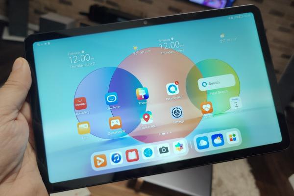 Huawei MatePad 10.4 2022 - Luminozitate si display la microscop
