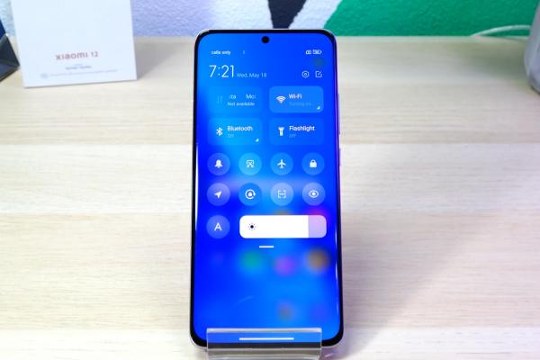 Xiaomi 12: Conectivitate ca la casele mari, pe telefonul cel mic