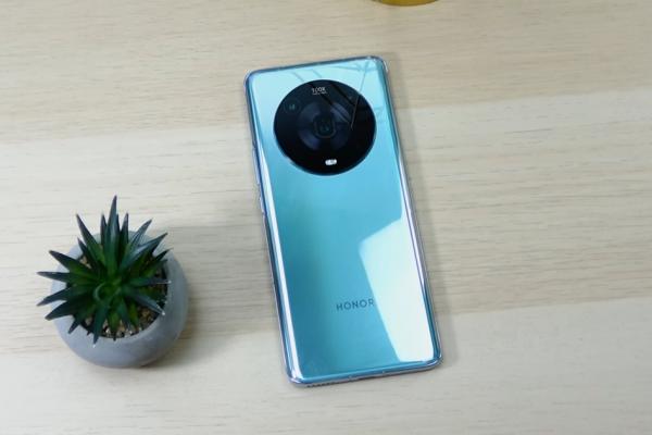 HONOR Magic4 Pro: Design tribut pentru glorii trecute, curbe din sticlă în abundență