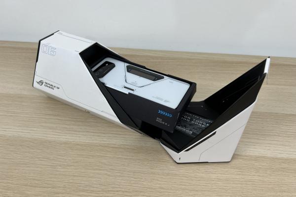 ASUS ROG Phone 6 Pro - Unboxing