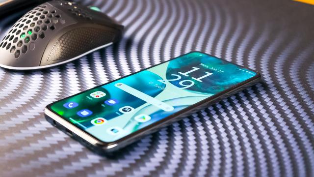 <b>Motorola Moto G52 review în limba română (evaluare Mobilissimo)</b>Motorola G52 a debutat în luna aprilie a acestui an și vine pe piață cu ambiția de a oferi un pachet atrăgător pentru orice utilizator ce dorește să cheltuiască cât mai puțin pentru un nou telefon. Noi am avut ocazia de a-l testa pentru câteva săptămâni