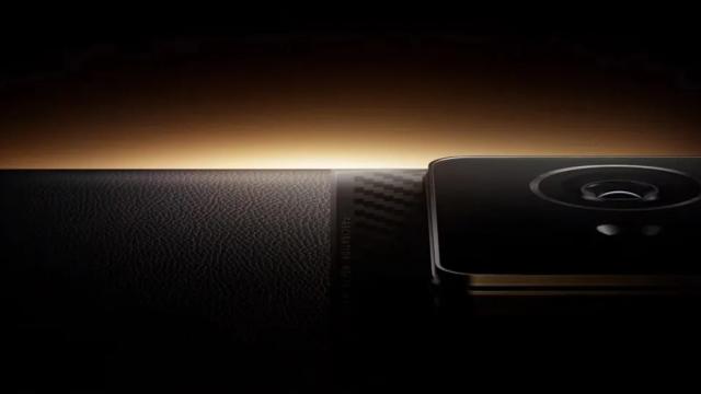 <b>Seria de telefoane iQOO 10 va debuta oficial pe 19 iulie; Designul noilor flagship-uri e confirmat de un teaser oficial</b>iQOO a oferit un teaser recent pe rețelele sale de socializare, lăsând de înțeles faptul că seria iQOO 10 va include CPU-uri puternice Snapdragon 8+ Gen 1. Compania a dezvăluit astăzi și data de lansare a telefoanelor, oferind un nou teaser, de această 