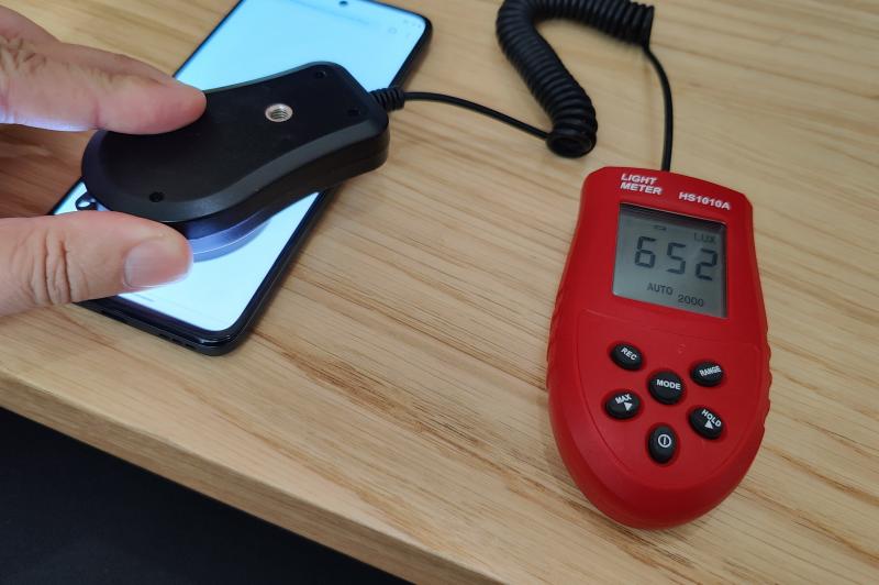 Luminozitate display Motorola Moto G82 5G și ecranul văzut la microscop: Motorola-G82-5G_047.jpg