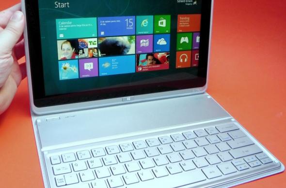 Review Acer Iconia W700: tableta cu dotări de ultrabook, puternică și masivă (Video): review_acer_iconia_w700_mobilissimo_ro_34jpg.jpg