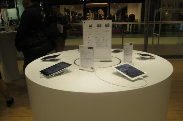 Primul magazin iCentre din România (Apple Premium Reseller) s-a inaugurat oficial astăzi!: icentre_romania_55jpg.jpg