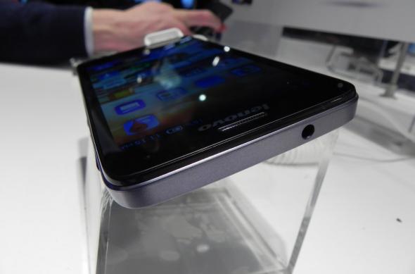 Lenovo S660 hands on preview: un midrange cu o super baterie (Retro MWC 2014 - Video): dscn4734jpg.jpg