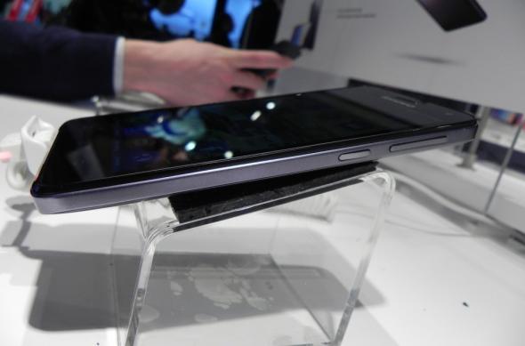 Lenovo S660 hands on preview: un midrange cu o super baterie (Retro MWC 2014 - Video): dscn4733jpg.jpg