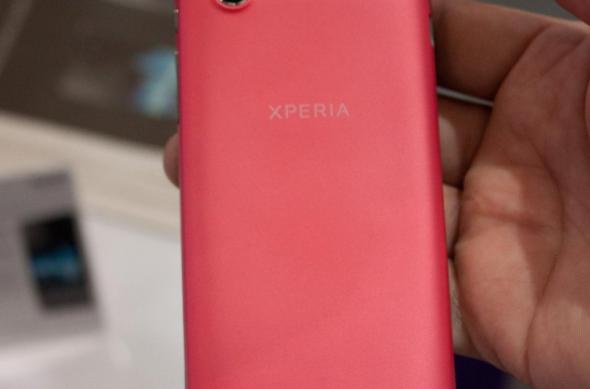 Galerie foto cu cel mai ieftin smartphone japonez de la IFA Berlin 2012 - Xperia J: sony_xperia_j_4.jpg