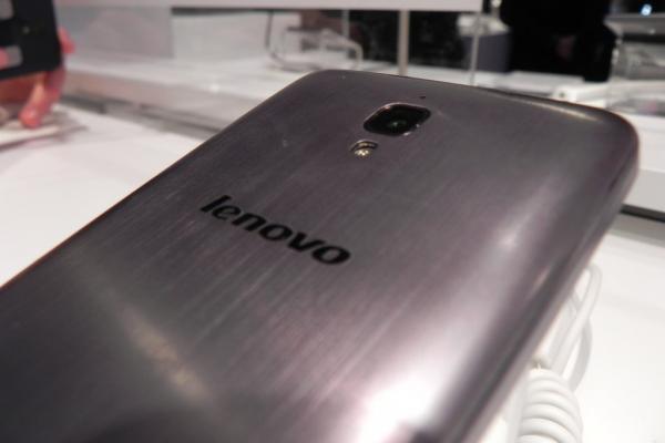 Lenovo S660 hands on preview: un midrange cu o super baterie (Retro MWC 2014 - Video)