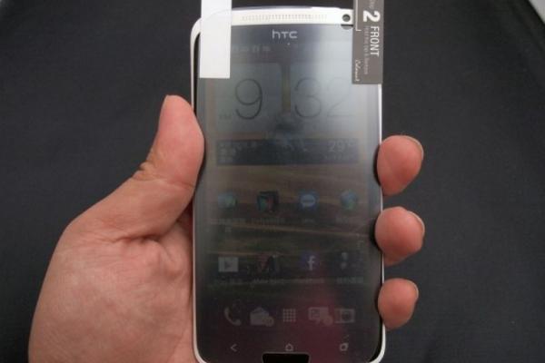 Folia protectoare pentru ecranul lui Samsung Galaxy S III comparată cu Galaxy S II