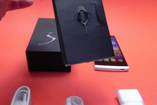 Oppo Find 5 unboxing: cea mai elegantă cutie de smartphone din ultimii ani ascunde un flagship interesant! (Video)