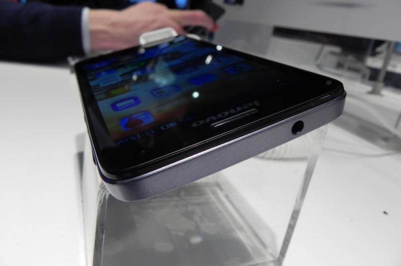 Lenovo S660 hands on preview: un midrange cu o super baterie (Retro MWC 2014 - Video): dscn4734jpg.jpg