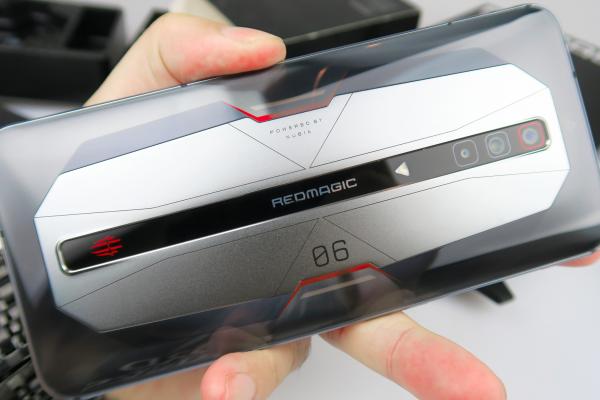 Nubia Red Magic 6 Pro Unboxing: telefon de gaming absolut, cu refresh rate de 165 Hz, ventilator de 20.000 RPM
