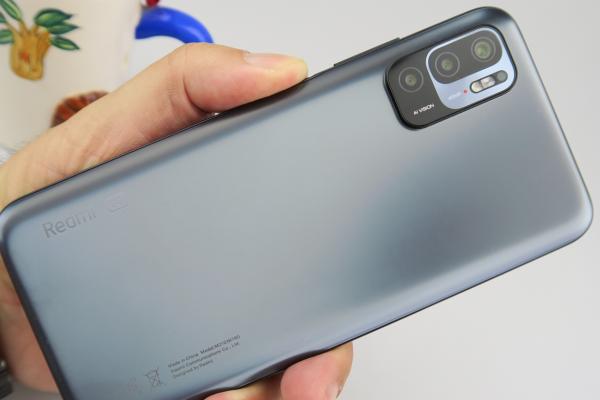 Redmi Note 10 5G: Design mai şarmant decât ai zice după preţ