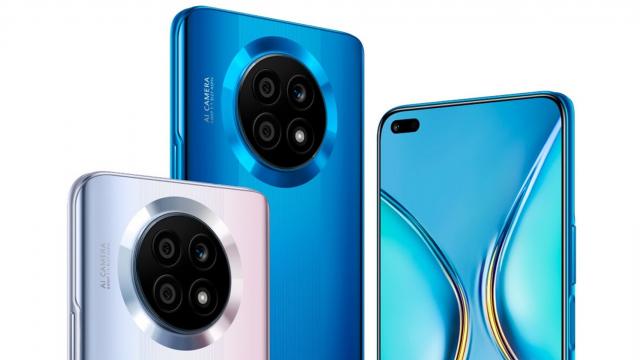 <b>Honor X20 a debutat oficial: telefon 5G midrange cu încărcare la 66W, CPU Dimensity 900</b>Honor a prezentat seria de telefoane Honor Magic 3 pe 12 august, dar a debutat și un model de telefon midrange 5G, Honor X20. Vine pe 3 nuanțe: negru, albastru și argintiu. Hai să vedem ce dotări are. Telefonul are un ecran de 6.67 inch cu panou IPS LCD