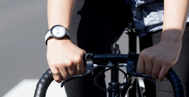 Sony lansează ceasul inteligent FES Watch U; terminal cu display e-ink ce este subiectul unei campanii de crowdfunding