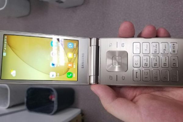 Samsung Galaxy Folder 2 apare în fotografii live cu puţin înainte de lansarea oficială