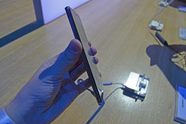 Huawei Nova, fotografii hands-on de la IFA 2016 din Berlin