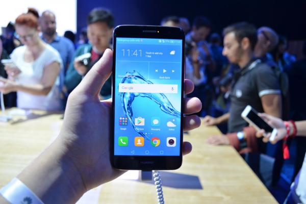 Huawei Nova Plus, fotografii hands-on realizate la IFA 2016 din Berlin