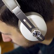 Sennheiser Momentum 3 Over-Ear Review: Design retro și sunet de top integrate într-o pereche de căști wireless cu ANC, destinate celor care caută perfecțiunea audio