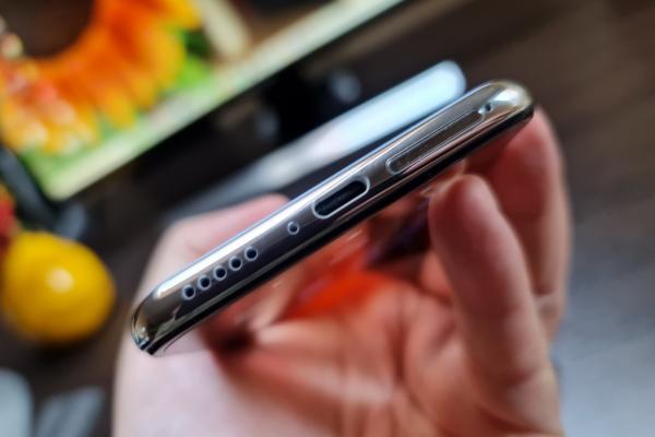 Xiaomi Mi 10 Lite 5G: Acustică mono, volum ridicat mai mult la jocuri