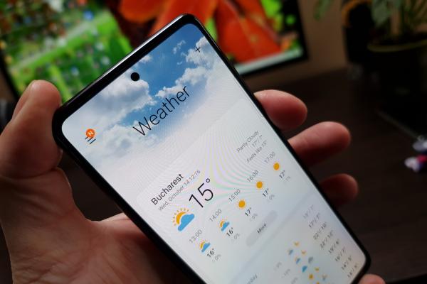 Samsung Galaxy S20 FE 5G: Conectivitate 5G, WiFi 6, "cu de toate"
