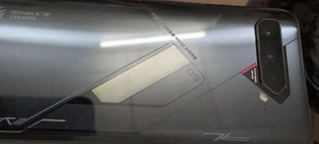 ASUS ROG Phone 4 apare în primele fotografii şi îşi dezvăluie spatele, similar cu predecesorul