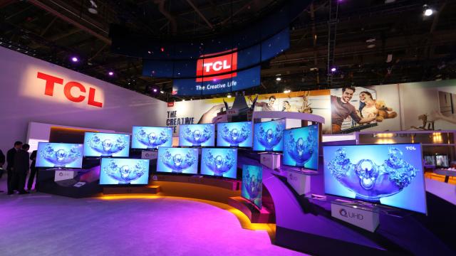 <b>TCL va lansa televizoare mini-LED în cadrul târgului CES 2021; Așteptăm și soluții audio, electrocasnice </b>Cu toate că târgul de tehnologie CES 2021 din Las Vegas își va deschide porțile (mai mult virtual) abia pe 11 ianuarie, iată că lansările au început să se petreacă. De la site-ul soră GadgetZone.ro aflam cu doar 