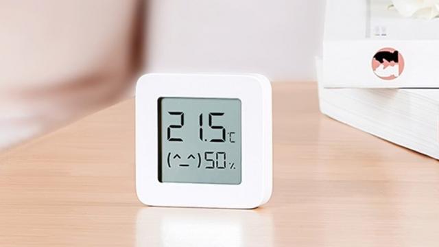 <b>Termometrul Bluetooth pentru cameră Xiaomi BT primește reducere pe TomTop; Un pachet de 4 termometre la sub 15 euro</b>Astăzi avem o ofertă specială din partea celor de la TomTop, retailer care ne propune achiziția unui termometru Bluetooth de la Xiaomi, pe numele său complet Xiaomi Mijia Thermometer Hygrometer 2