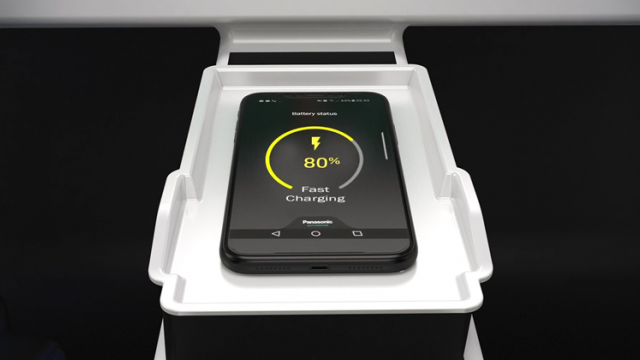 <b>CES 2021: Panasonic a prezentat încărcătorul auto wireless cu bobină în mișcare pentru o precizie sporită</b>Panasonic a anunțat cu câteva zile în urmă noul vârf de gamă pe segmentul TV - JZ2000. Totuși, compania a mai prezentat în cadrul CES 2021 și alte produse interesante. Printre acestea se numără și un prim încărcător wireless cu bobină în mișcare. Avem