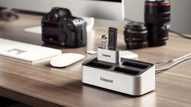 <b>CES 2021: Kingston a prezentat noua serie de produse Workflow: cititoare de carduri SD, microSD și Workflow Station</b>Kingston Digital Europe Co LLP, divizia de memorie flash din cadrul Kingston Technology Company, a anunțat astăzi Workflow Station și noile cititoare de carduri SD și MicroSD. Produsele din gama Workflow sunt menite să îmbunătățească fluxul de lucru post-