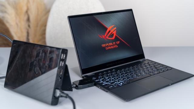 <b>CES 2021: Asus a prezentat Flow X13 - primul laptop de gaming ROG ușor, puternic și convertibil</b>Anul trecut, ASUS a lansat unul dintre cele mai compacte notebook-uri de gaming disponibile: ROG Zephyrus G14. În acest an, compania își propune să “doboare recordul”. În premieră, în cadrul CES 2021 a fost lansat modelul ROG Flow X13. Acesta este un