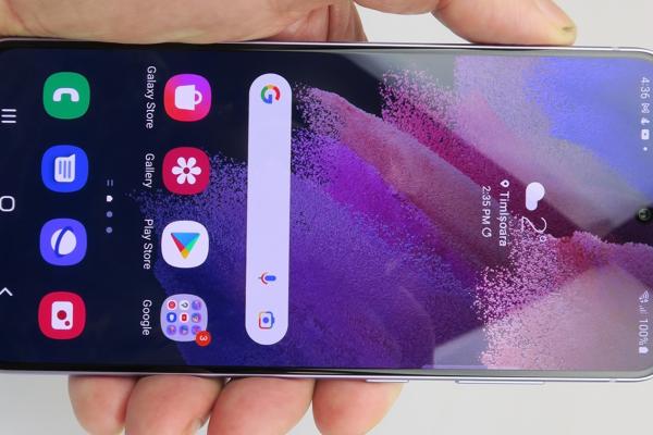Samsung Galaxy S21 FE 5G: Display între S21 şi S21+, pe măsura lor 