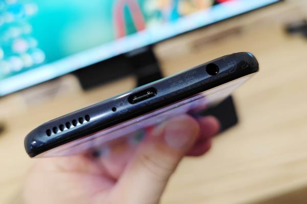 Motorola Edge 20 Lite: Conectivitate 5G pe un terminal dual SIM cu viteze OK