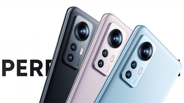 <b>Xiaomi 12 va debuta la nivel internațional curând! Varianta globală a flagship-ului și-a făcut apariția în Geekbench</b>La sfârșitul anului trecut a debutat seria de telefoane Xiaomi 12 în China. În lineup se află modelele Xiaomi 12 și 12 Pro, fiind chiar printre primele smartphone-uri cu procesoare Snapdragon 8 Gen 1 la interior. După cum era de așteptat, compania urmează