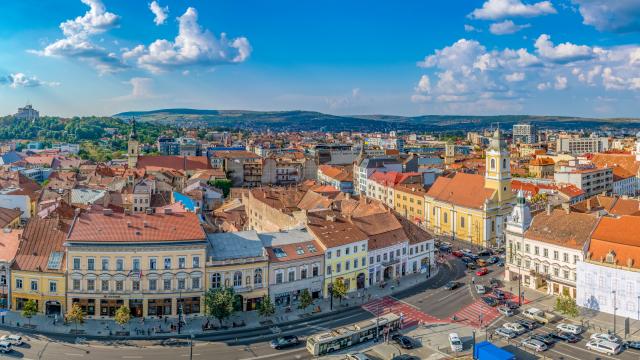 <b>Cum poate schimba industria IT un oraș; Cluj-Napoca, orașul transformărilor este luat "în vizor" de Recorder</b>Recorder este publicația care nu mai are nevoie de nici o prezentare, o echipă care de-a lungul anilor a reușit să ne aducă materiale de mare impact care au scos la suprafață probleme majore din România, iar exemple pot fi multe