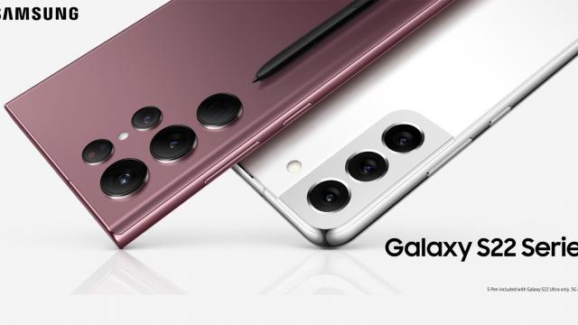 <b>Samsung Galaxy S22 fără secrete! Designul și specificațiile sunt confirmate, telefoanele își fac apariția în randări de presă și într-un clip video</b>Samsung urmează să anunțe pe 9 februarie mult-așteptata serie Galaxy S22. Știm acest lucru pe baza a mai multe zvonuri, Samsung dând deja startul precomenzilor pentru Galaxy S22, S22+ și S22 Ultra. Înainte de debut însă, randări pentru presă