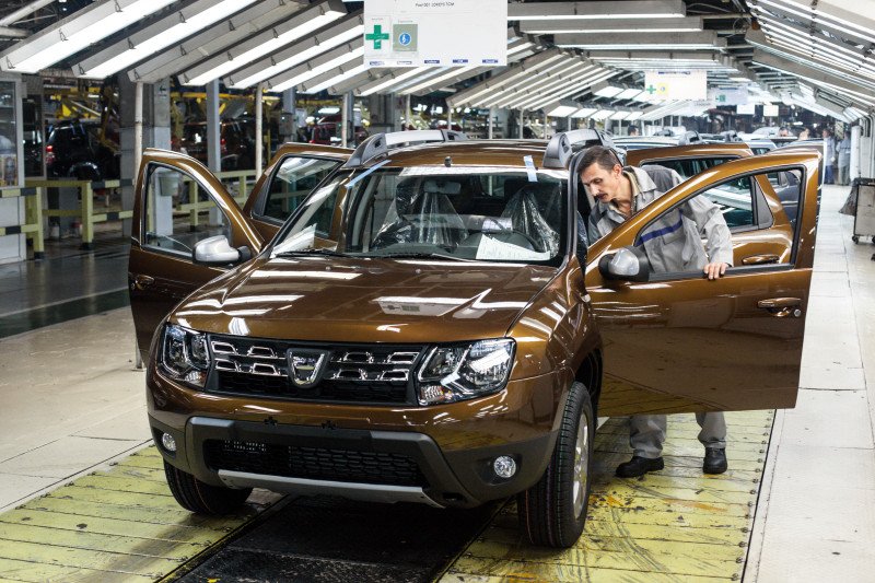 „Dacia nu pleacă de la Mioveni”, dar următorul Duster nu are adresa garantată..