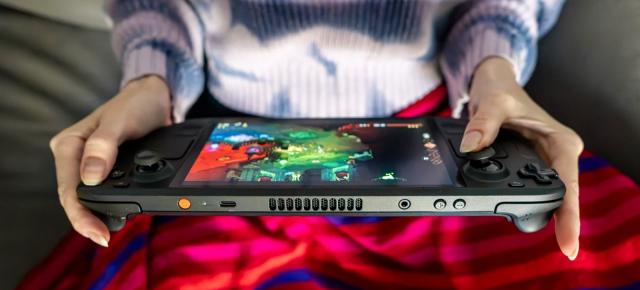 Valve anunță Steam Deck OLED, model cu refresh rate crescut, baterie mai mare; Se ieftinește varianta originală