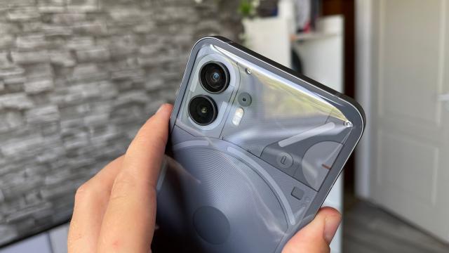 <b>Nothing OS 2.5 Open Beta 2 bazat pe Android 14 se livrează acum pe Nothing Phone (2), cu noutăți Glyph</b>Primul beta Nothing OS 2.5 se livra pe smartphone-ul Nothing Phone (2) pe 11 octombrie și iată că acum la o lună distanță vine al doilea release beta, la pachet cu o serie de funcții interesante. Vorbim despre un update bazat pe Android 