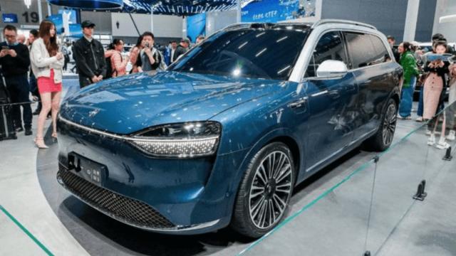 <b>SUV-ul electric Aito M9 este anunțat oficial în China, un nou automobil cu tehnologie HUAWEI la bord</b>După cum bine știm cei de la HUAWEI activează și în zona auto, momentan doar prin intermediul unor parteneriate. Deși tot vedem știri care includ particula automobil Huawei, în realitate aș zice că vorbim despre vehicule ce integrează