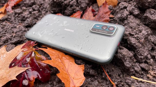 <b>Nokia XR21: O baterie echilibrată, dar nu demnă de un telefon robust </b>De obicei majoritatea smartphone-urilor robuste vin cu baterii pe măsură, dar pe Nokia XR21 lucrurile nu stau chiar așa dar totuși văd un echilibru între capacitate (mAh) și alimentare rapidă. Astfel te vei baza pe o unitate de 4800 mAh 