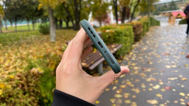 <b>Nokia XR21: Acustică stereo care putea fi mai gălăgioasă</b>Nokia XR21 este un telefon robust și dacă e un capitol care contează destul de mult atunci acela este acustica, pentru că ai nevoie să fii mereu alert și să auzi atunci când primești o notificare pe telefon de care depinde buna funcționare 