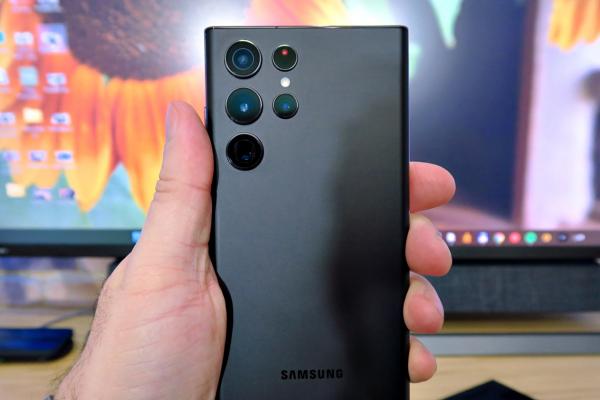 One UI 6.1.1 ajunge și pe Samsung Galaxy S22, Fold4, Flip4, plus tabletele Tab S8; Cât ocupă actualizarea?