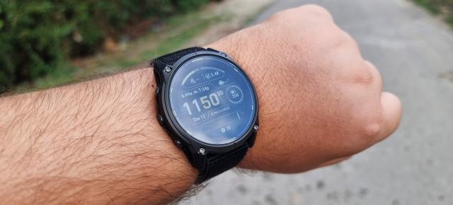 Am testat Garmin Enduro 3 - Smartwatch robust cu autonomie excelentă grație încărcării solare, excelent pentru orice aventură în aer liber