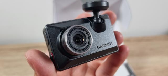 Prezentare Garmin Dash Cam X310 - Una dintre cele mai bune camere de bord de pe piață, cu filmare 4K, polarizator pentru claritate + GPS