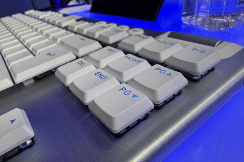 Logitech G915 X: Logitech G915 X 042.jpg