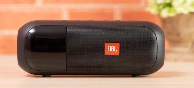 E LUNI e AMAZON: JBL Tuner 2 – combinația ideală între radio digital și boxă Bluetooth; Autonomie 12 ore, sunet excelent și design compact