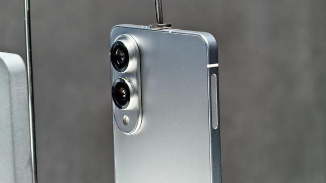 <b>Samsung schimbă planurile pentru Galaxy S25 Edge: Fără eveniment fizic, lansarea se mută în vară</b>Samsung pare să joace puțin cu datele de lansare în cazul lui Galaxy S25 Edge. Am pornit de la zvonuri conform cărora acest terminal nu ar ajunge în Europa la informațiile de azi care ne spun că el ar putea sosi chiar mai rapid la nivel european